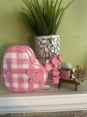 Pink Gingham Heart Crossbody Bag with Pink Light-Up  Keychain Charms🌸